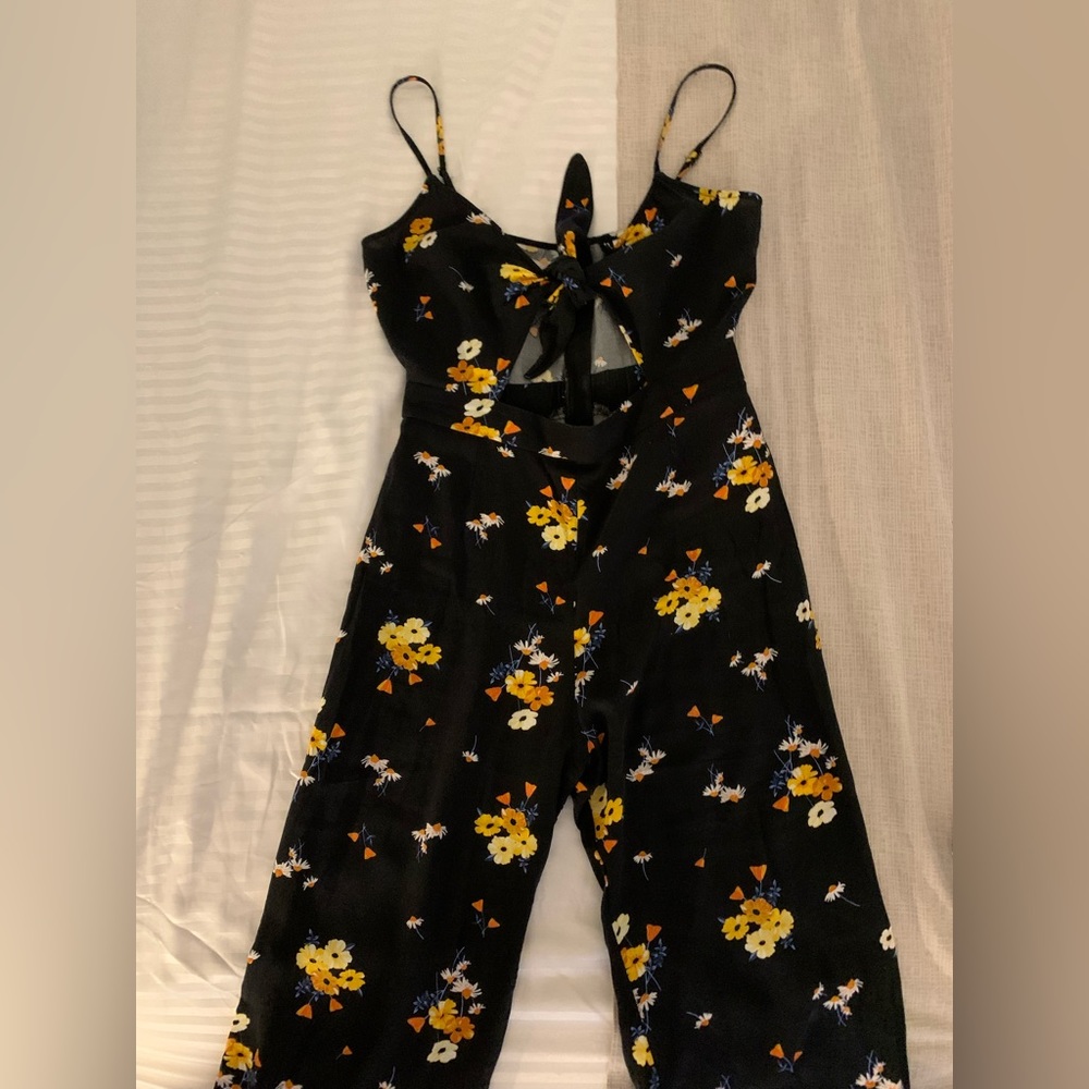 Cropped H&M jumpsuit with cutout